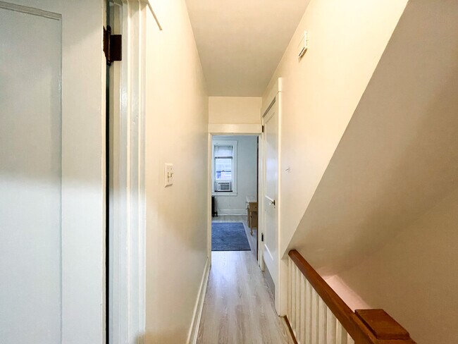 Building Photo - 1041 Mirror St