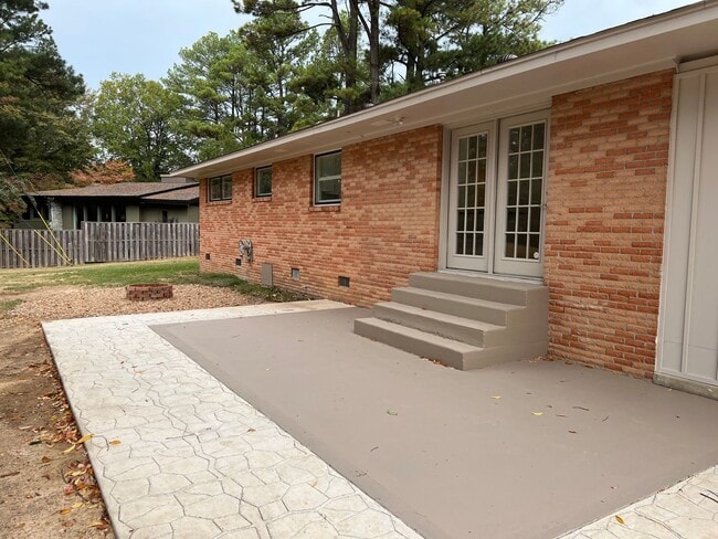 Building Photo - 1805 Starling Dr