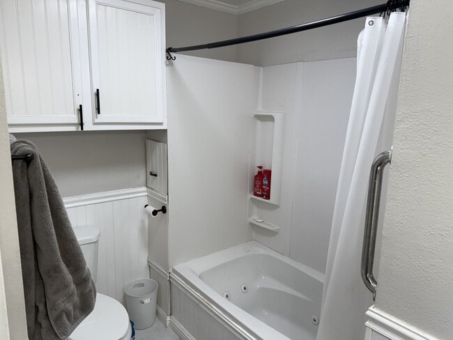 Building Photo - Beautifully renovated 3-bedroom, 2-bathroom