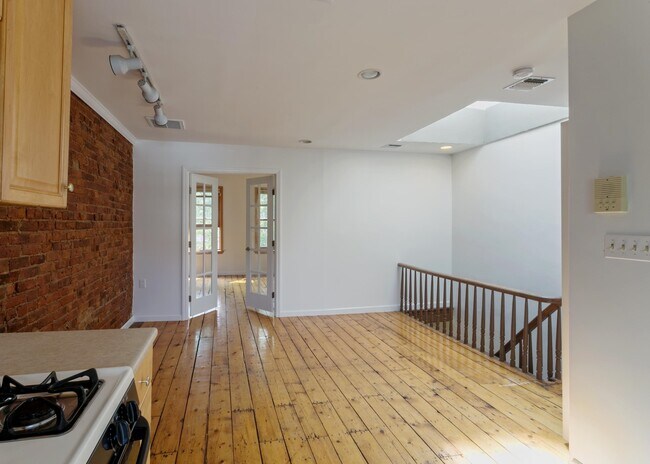 Building Photo - 294 Pavonia Ave