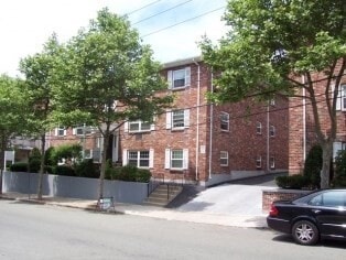 Primary Photo - 112 Sycamore St