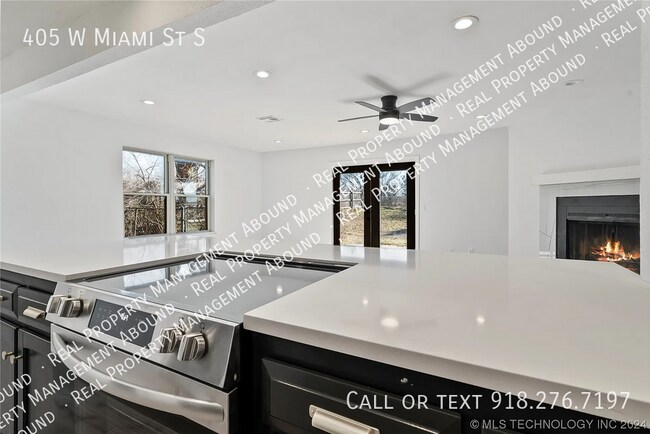 Building Photo - 405 W Miami St