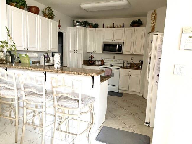 Building Photo - 11210 NW 73rd Terrace