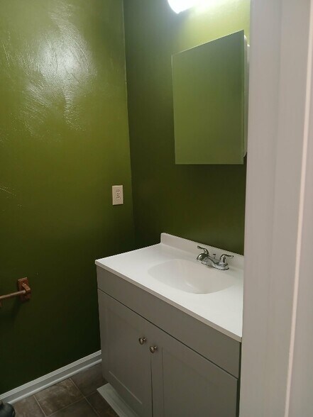 Building Photo - 2403 Roanoke Ave