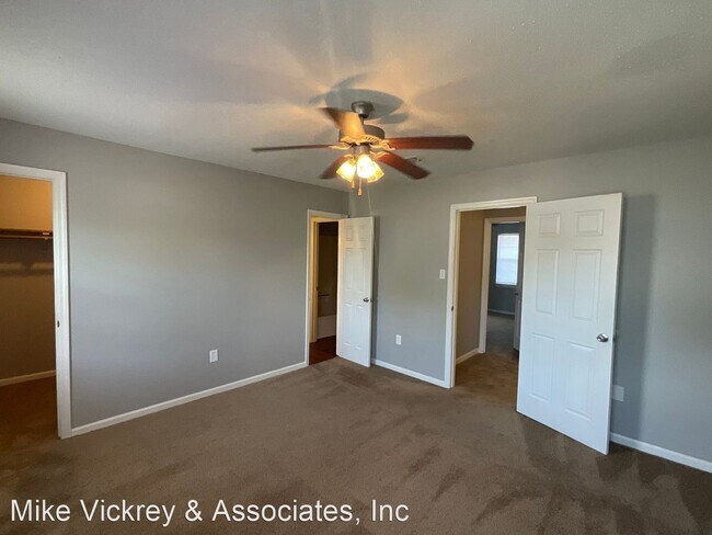 Building Photo - 2 br, 1.5 bath House - 3929 Miramar Court