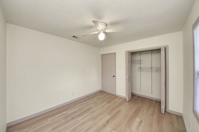 Building Photo - 2404 Grape Ln