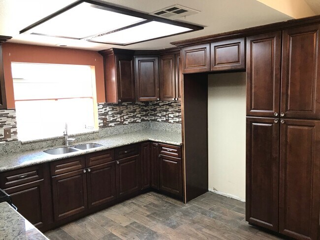 Building Photo - Beautiful 3 Bed 2 Bath Single Story In Perris