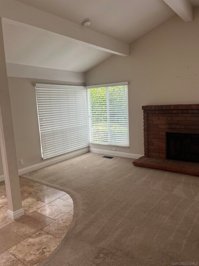 Building Photo - 2409 Levante St