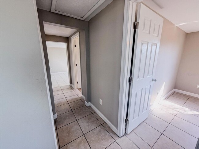 Building Photo - 818 Bayview Dr