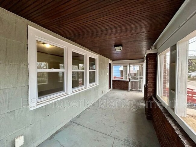 Building Photo - 1840 W Maryland St