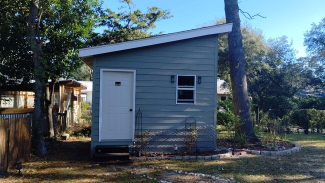 Building Photo - 710 Yucca Ave