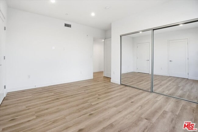 Building Photo - 1820 Prosser Ave