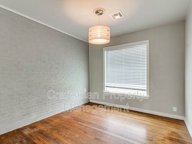 Building Photo - 1414 Oxford Way