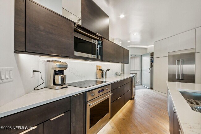 Building Photo - 603 Summer Pl