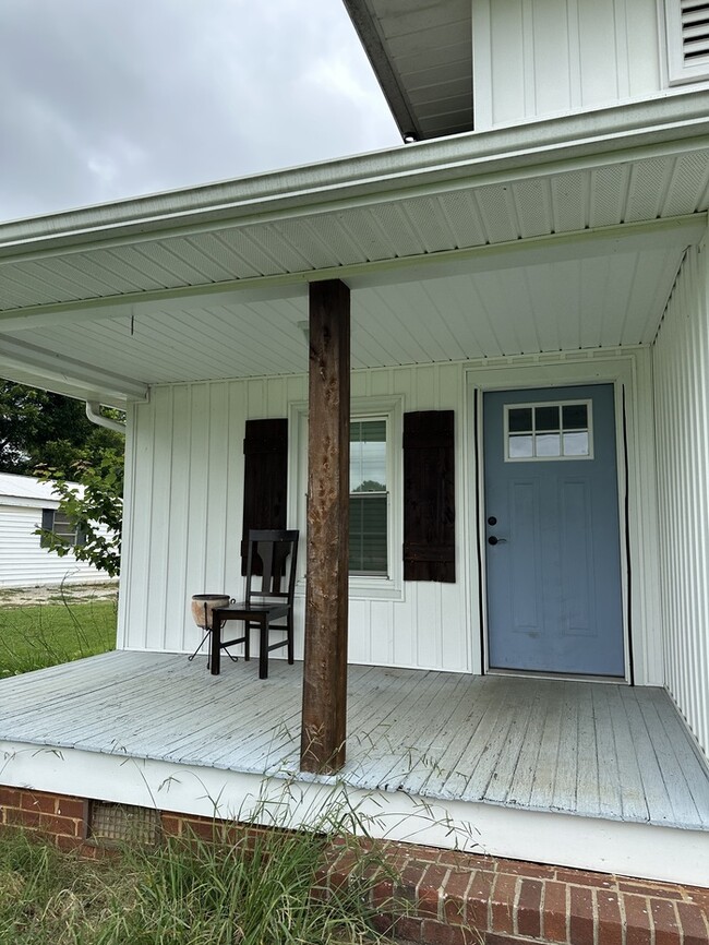 Building Photo - cozy and convenient