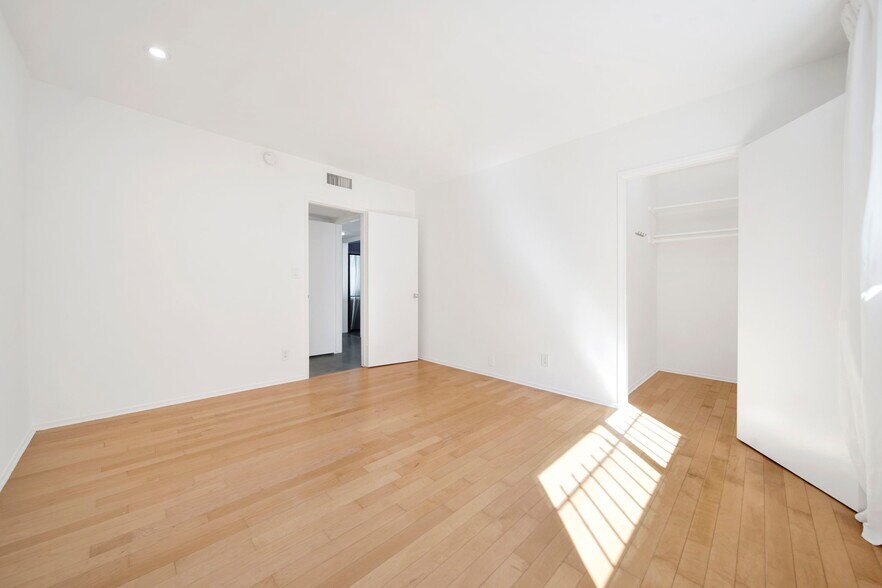 Building Photo - 7767 Hollywood Blvd