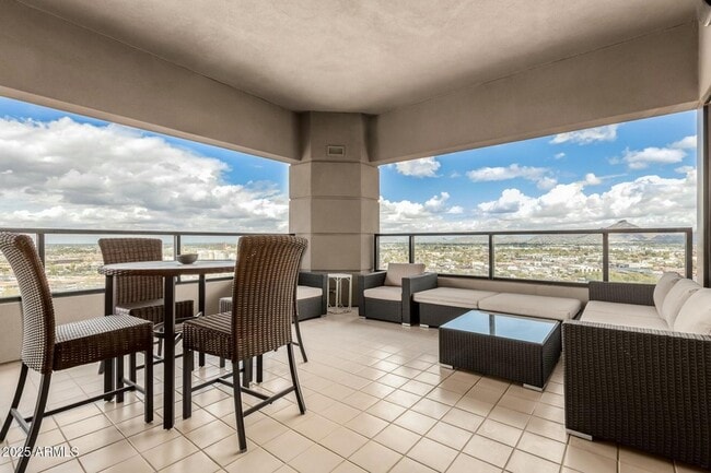 Building Photo - 1040 E Osborn Rd