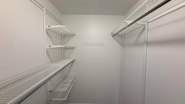 Building Photo - 220 Oak Knoll Ct