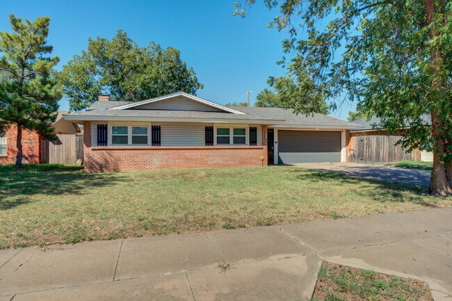 Primary Photo - Renovated Three-Bedroom home in Central Lu...