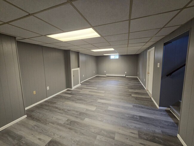 Building Photo - 1237 E Emmaus Ave