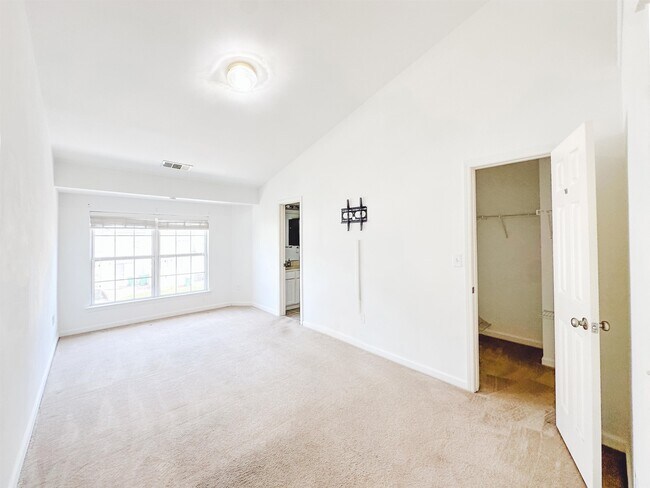 Building Photo - 3247 Hidden Cove Cir NW