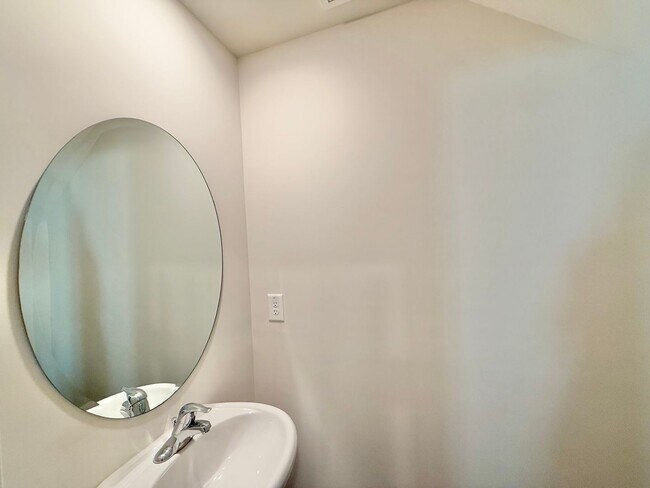 Building Photo - Modern 3BD, 2.5BA Raleigh Home in a Great ...