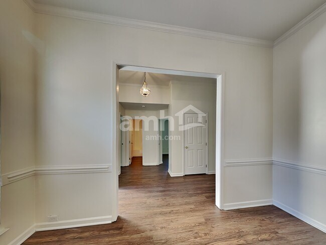 Building Photo - 127 Bathurst Ln