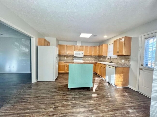 Building Photo - 233 Hawks Nest Rd