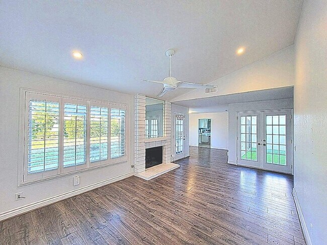 Building Photo - 28506 Barbosa