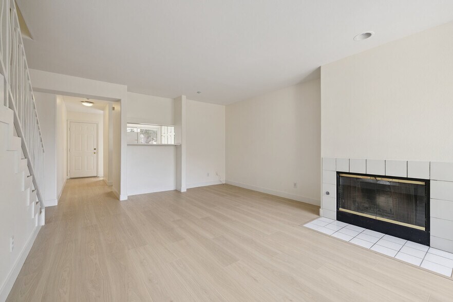 Building Photo - 3709 Las Flores Canyon Rd