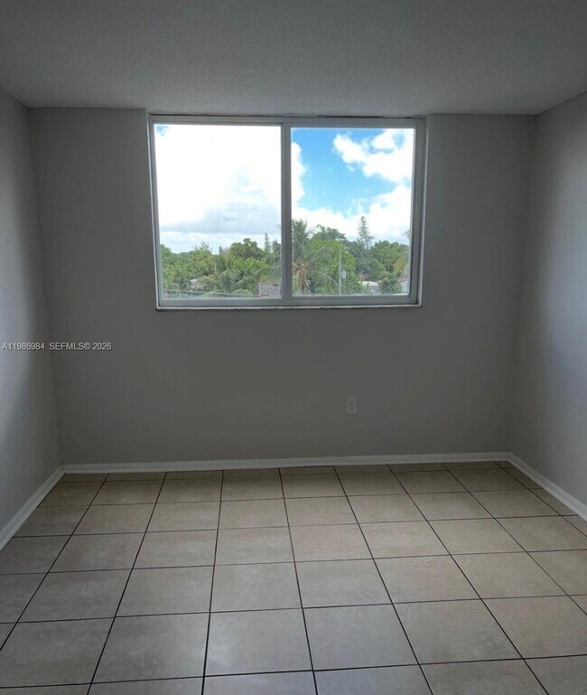 Building Photo - 1251 NE 108th St