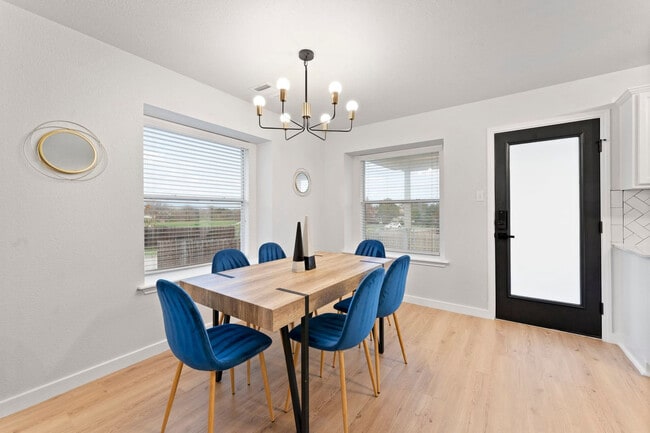 Building Photo - 313 Sweet Leaf Ln