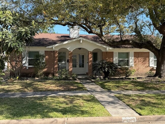 Building Photo - 5522 Caversham Dr