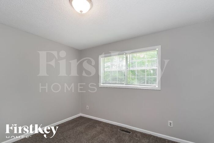 Building Photo - 860 Green Forest Dr