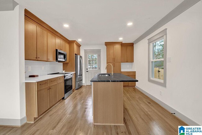 Building Photo - 609 Cobb St