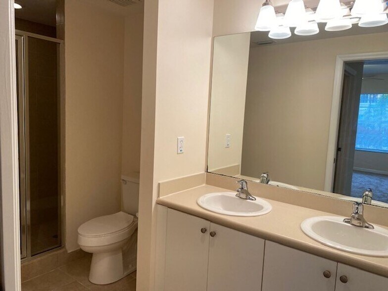 Building Photo - Coming soon  Ground Floor  2/2 Condo off Six Mile Cypress