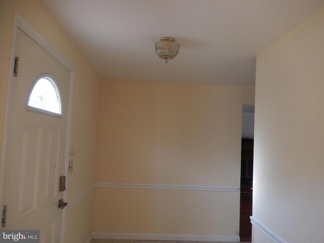 Building Photo - 15821 Anamosa Dr