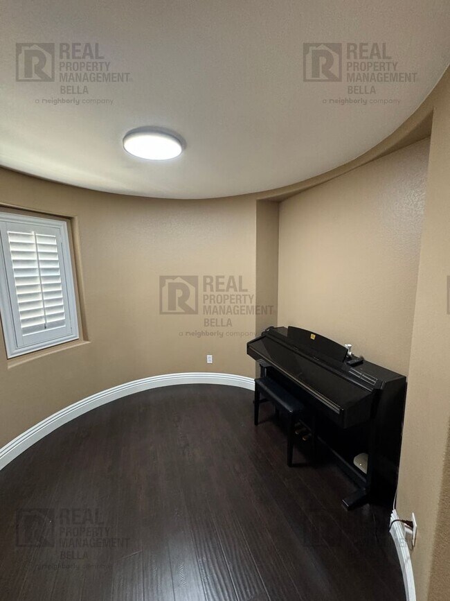 Building Photo - Spacious Murrieta Home with Pool, Spa, Firepit & Backyard Entertaining