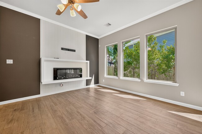 Building Photo - 381 Andes Dr