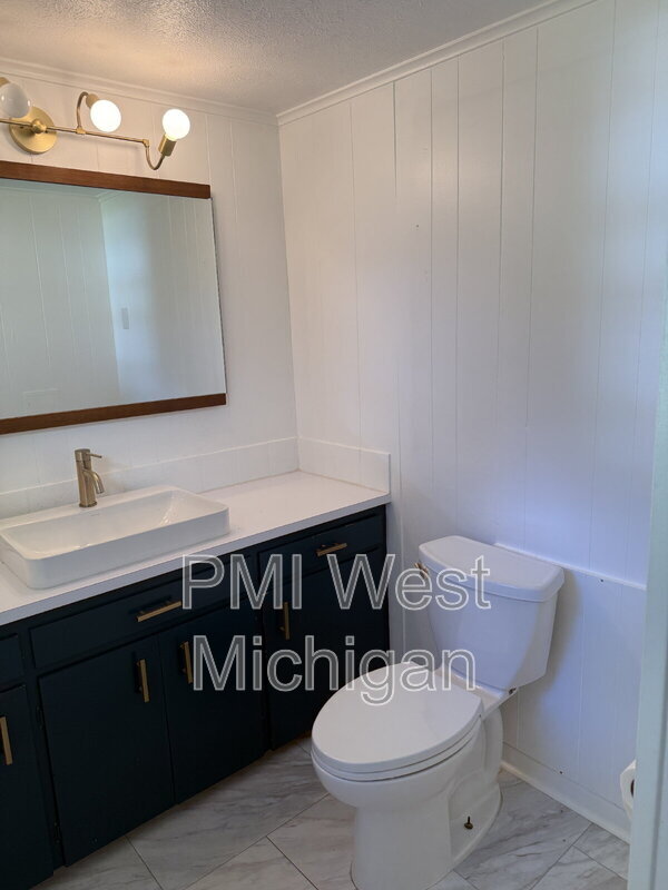 Building Photo - 12495 Oakwood Shores St