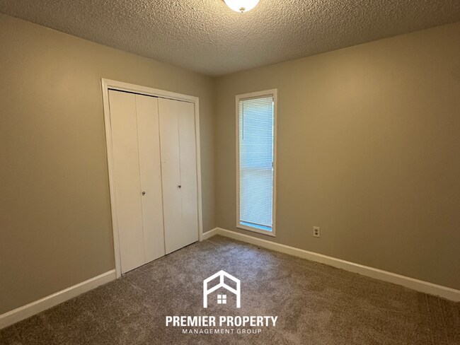 Building Photo - 6467 Llano Ave
