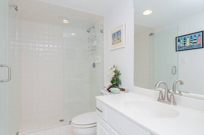 Building Photo - 2400 N Lumina Ave