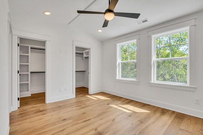 Building Photo - 2019 Maple Vw Ln