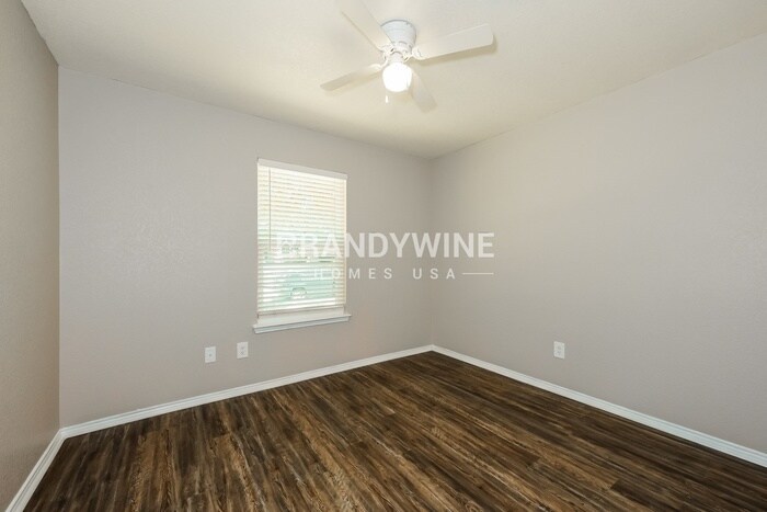 Building Photo - 405 Foliage Cir