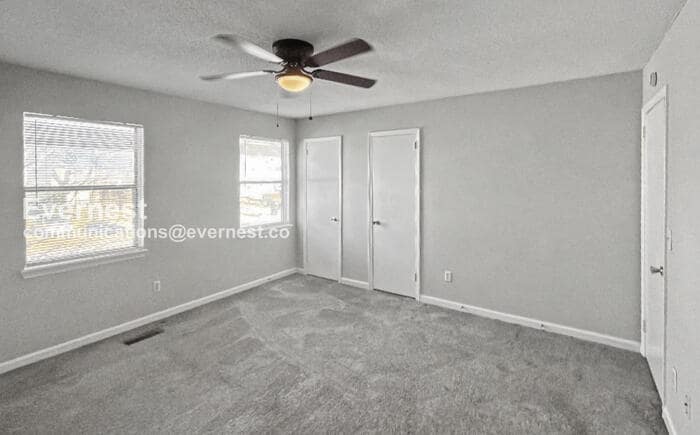 Building Photo - 2463 Hampstead Dr