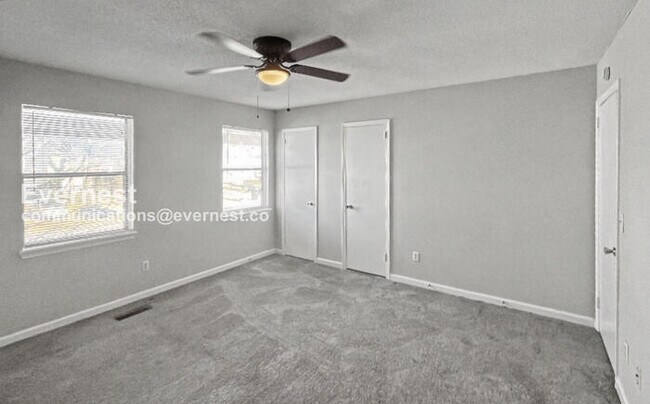 Building Photo - 2463 Hampstead Dr