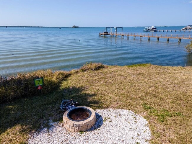 Building Photo - 835 Victoria Dr