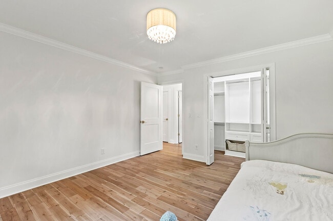 Building Photo - 4820 Powers Ferry Rd NW