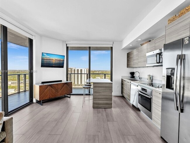 Building Photo - 121 NE 34th St