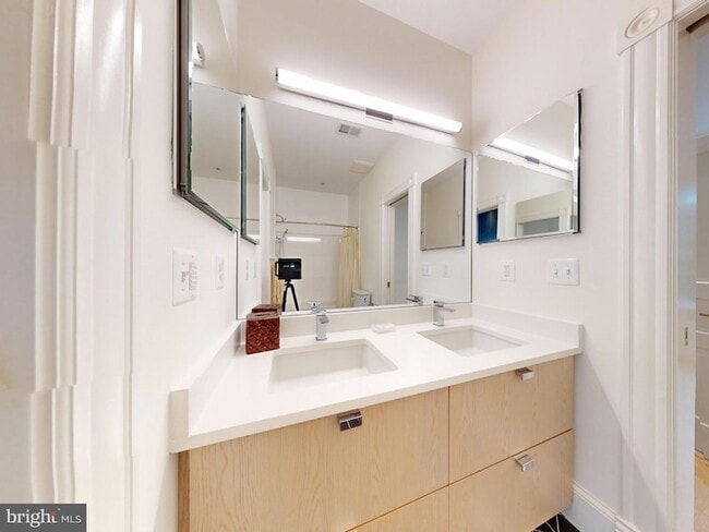 Building Photo - 1808 Riggs Pl NW